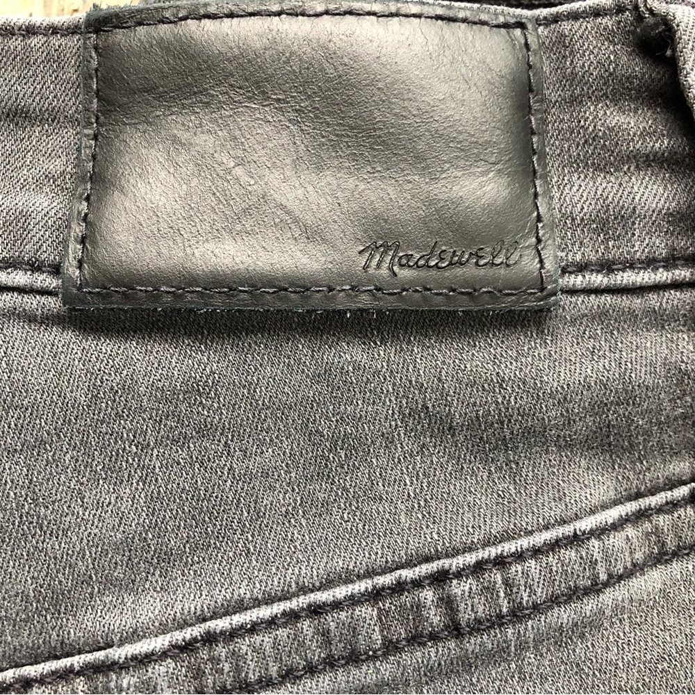 Madewell SUPER STRETCHY Distressed WashedOut Black Curvy High Rise Skinny Sz 26 - Picture 7 of 7